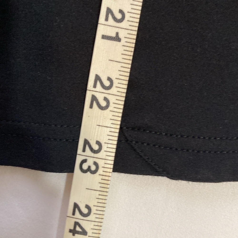 Jaanuu Black Scrub Top. Excellent pre~loved condition. Super comfortable New - Picture 9 of 10